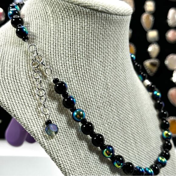 Blue flash labradorite round, beaded with glass, iridescent beads silver plated - Picture 9 of 9